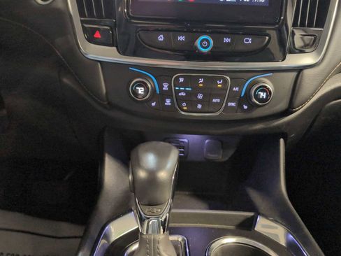 Used 2021 Chevrolet Traverse LT w/ LT Premium Package image 18