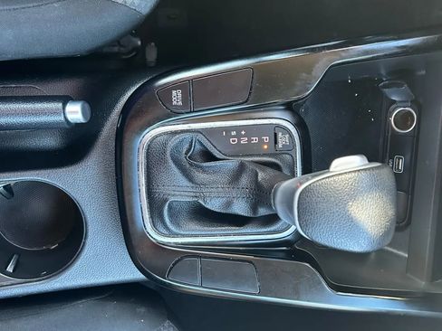 Used 2021 Kia Soul LX FWD image 30