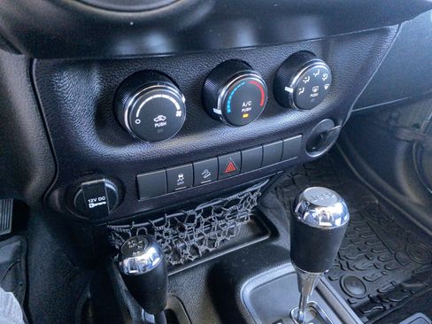 Used 2015 Jeep Wrangler Sport AWD/4WD image 27