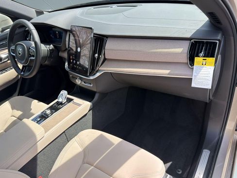 New 2026 Volvo XC90 B5 Core w/ Protection Package image 31