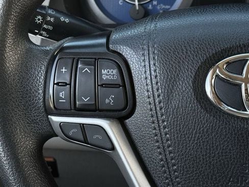 Used 2019 Toyota Sienna LE w/ LE Preferred Package FWD image 13