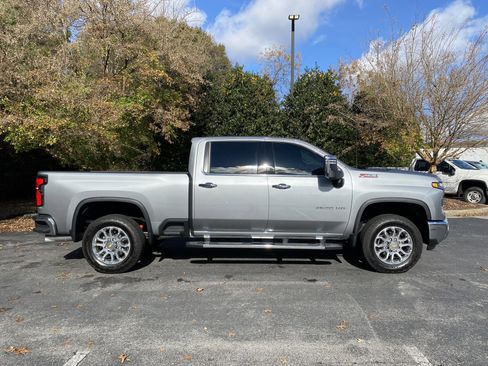 Used 2025 Chevrolet Silverado 2500 LTZ w/ LTZ Premium Package image 10