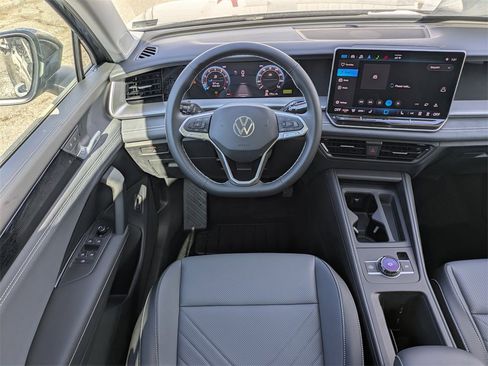 New 2025 Volkswagen Tiguan SE image 15