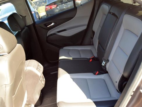Used 2018 Chevrolet Equinox Premier FWD image 17