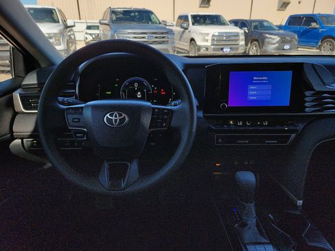 Used 2025 Toyota Camry LE image 11