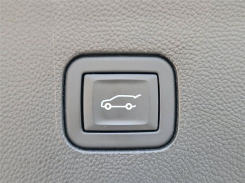 Used 2023 Buick Enclave Essence w/ Experience Buick Package FWD image 9