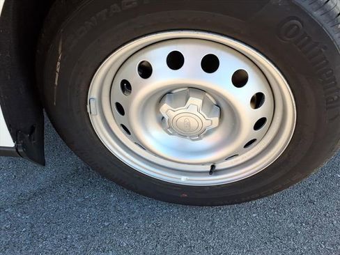 New 2025 Ford Maverick XL image 15