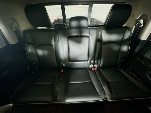 Used 2024 RAM 3500 Laramie image 13