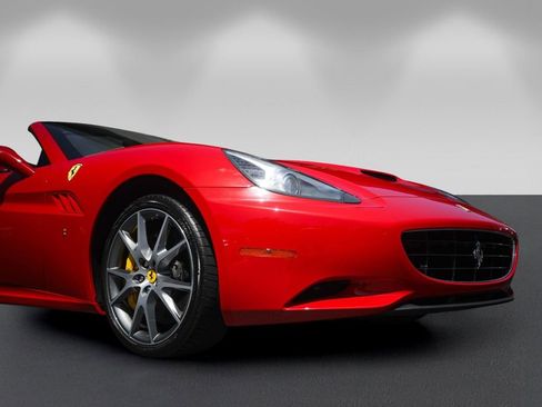 Certified 2013 Ferrari California RWD image 11