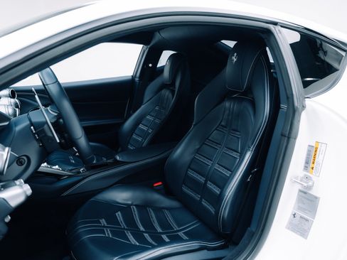 Used 2019 Ferrari 812 Superfast RWD image 28