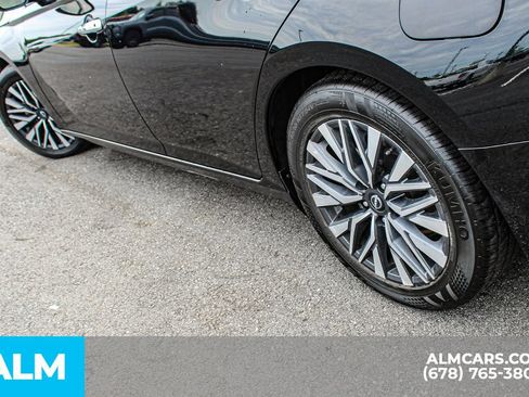 Used 2024 Nissan Altima 2.5 SV FWD image 14