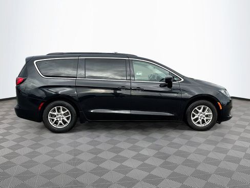 Used 2021 Chrysler Voyager Lxi image 4