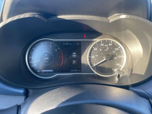 Used 2025 Nissan Versa SV image 39