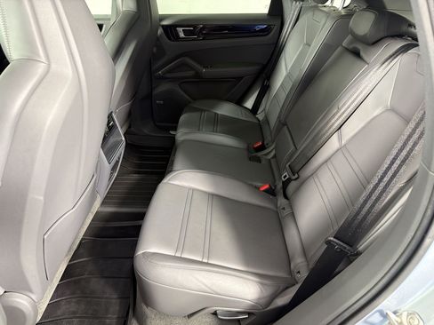 Certified 2021 Porsche Cayenne w/ Premium Package AWD/4WD image 23