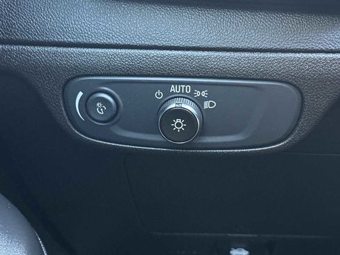 Used 2022 Chevrolet Bolt EUV LT w/ Convenience Package image 30