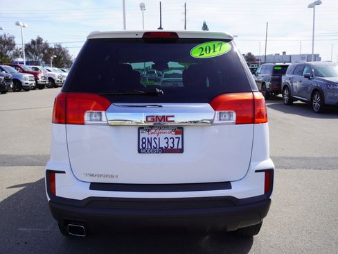 Used 2017 GMC Terrain SLE image 10