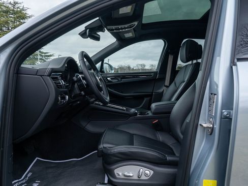 Certified 2025 Porsche Macan image 23