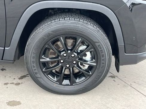 Used 2023 Jeep Cherokee Altitude Lux w/ Mopar Interior Package AWD/4WD image 8