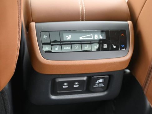 New 2026 Nissan Pathfinder Platinum AWD/4WD image 14