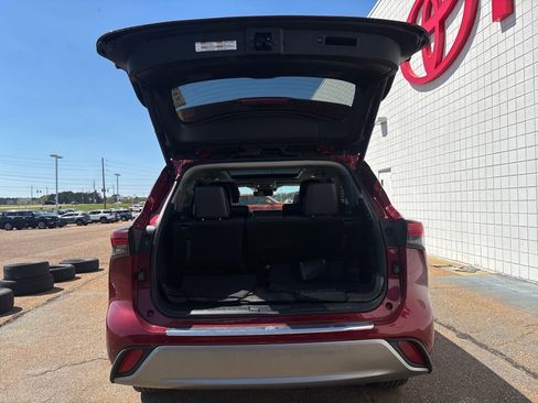 Used 2021 Toyota Highlander Platinum image 32