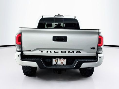 Used 2023 Toyota Tacoma TRD Off-Road w/ Technology Package AWD/4WD image 8