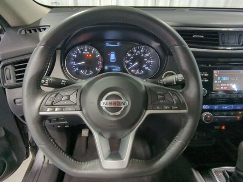 Used 2017 Nissan Rogue SV AWD/4WD image 26
