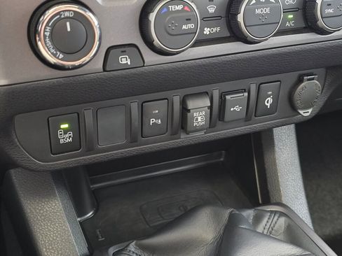 Used 2023 Toyota Tacoma TRD Off-Road w/ TRD Premium Off Road Package image 33