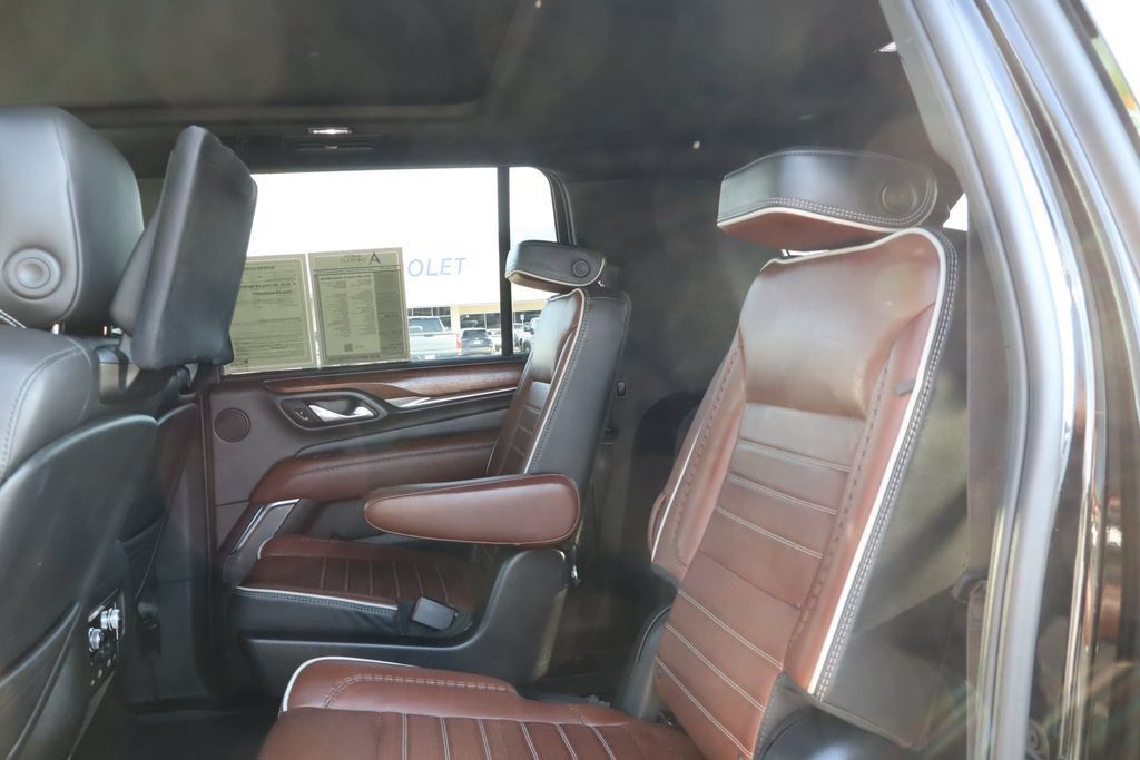 Used 2024 GMC Yukon XL Denali Ultimate AWD/4WD image 36