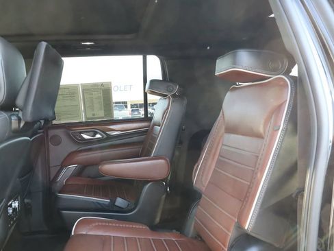 Used 2024 GMC Yukon XL Denali Ultimate AWD/4WD image 36