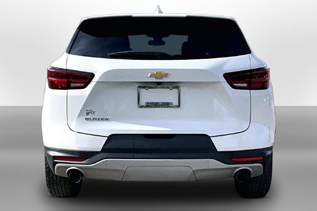Used 2025 Chevrolet Blazer LT FWD image 4