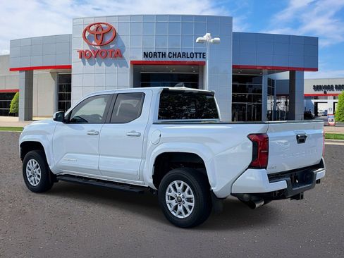 Used 2024 Toyota Tacoma SR5 AWD/4WD image 4