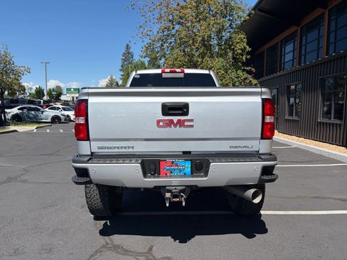 Used 2019 GMC Sierra 2500 Denali w/ Duramax Plus Package AWD/4WD image 4