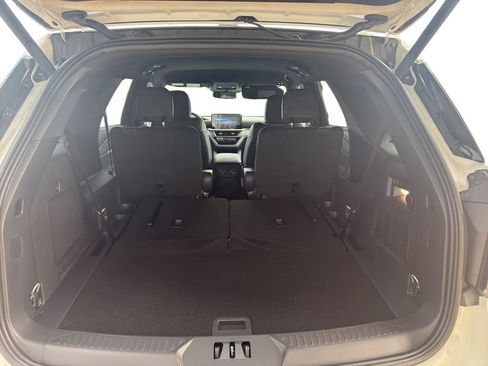 New 2026 Ford Explorer ST-Line w/ ST-Line Street Pack image 8