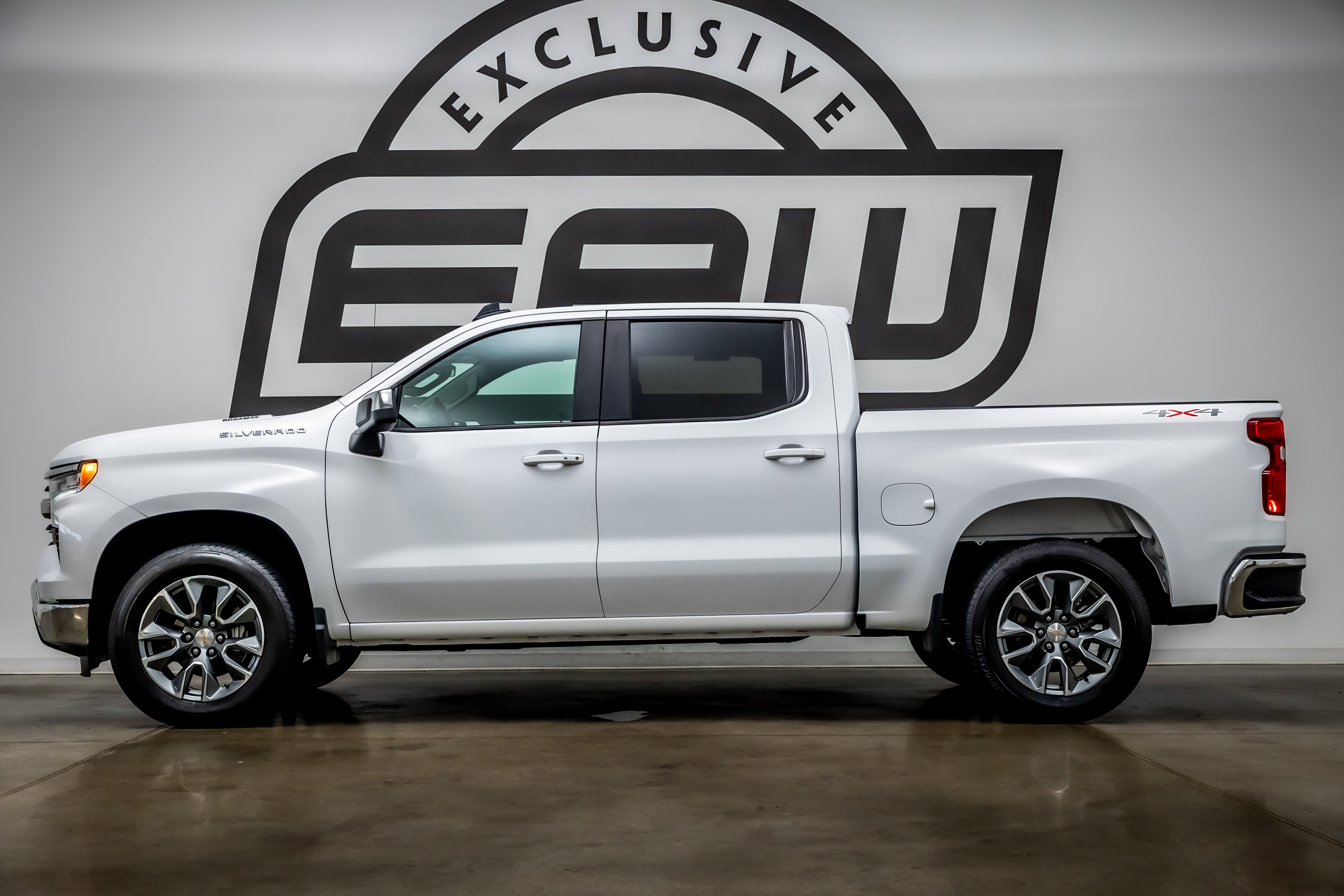 Used 2025 Chevrolet Silverado 1500 LT AWD/4WD image 6