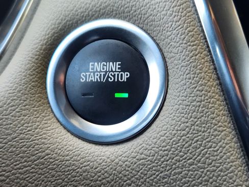 Used 2023 Chevrolet Traverse Premier FWD image 18