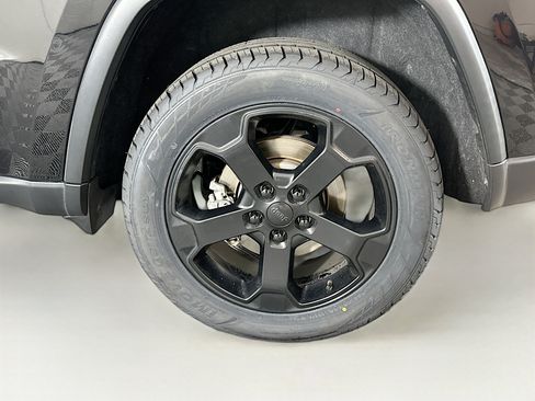 Used 2021 Jeep Grand Cherokee Freedom Edition RWD image 11