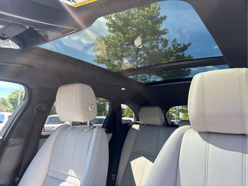 Used 2018 Land Rover Range Rover Velar R-Dynamic SE AWD/4WD image 40