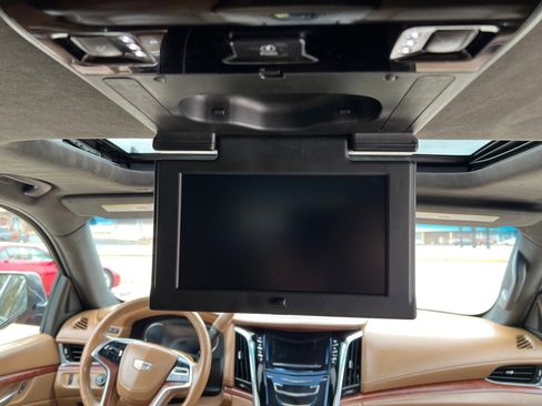 Used 2017 Cadillac Escalade ESV Platinum image 24
