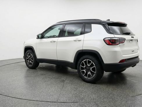 Used 2025 Jeep Compass Trailhawk image 6