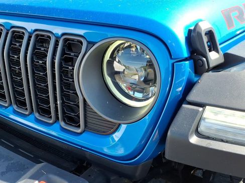Used 2025 Jeep Wrangler Unlimited Rubicon AWD/4WD image 11