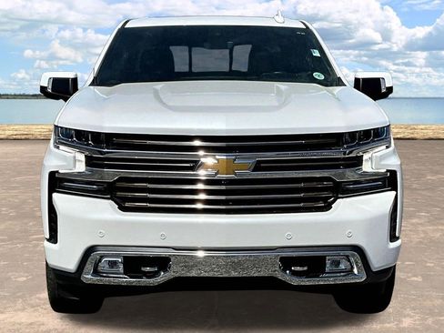 Used 2022 Chevrolet Silverado 1500 High Country w/ Technology Package image 2