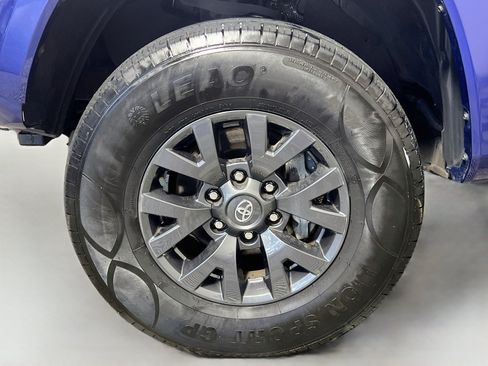 Used 2022 Toyota Tacoma SR5 w/ Technology Package RWD image 14