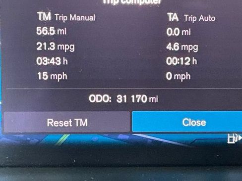 Used 2023 Volvo XC40 B4 Plus FWD image 18