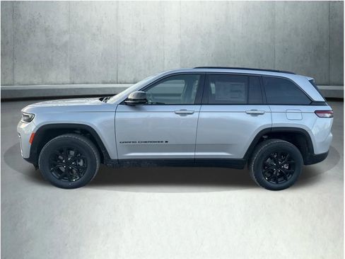 New 2026 Jeep Grand Cherokee Altitude AWD/4WD image 2