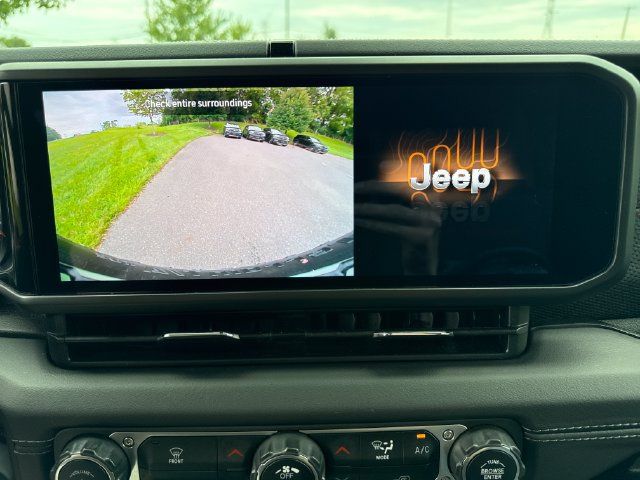 Used 2025 Jeep Wrangler Unlimited Rubicon AWD/4WD image 31