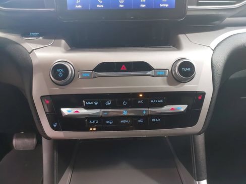 Used 2022 Ford Explorer XLT w/ Equipment Group 202A AWD/4WD image 22