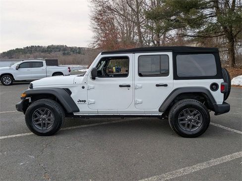 Used 2024 Jeep Wrangler Sport S image 2