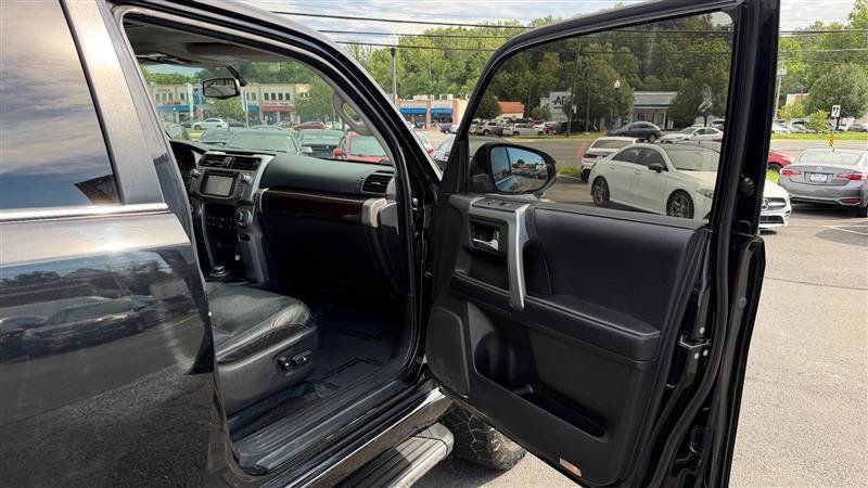 Used 2017 Toyota 4Runner Limited AWD/4WD image 32