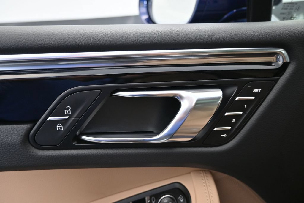 New 2026 Porsche Macan AWD/4WD image 11