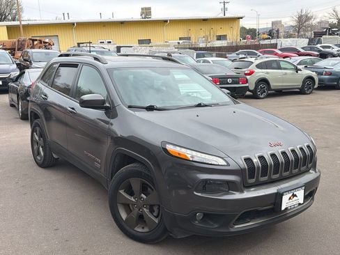 Used 2017 Jeep Cherokee Latitude AWD/4WD image 1